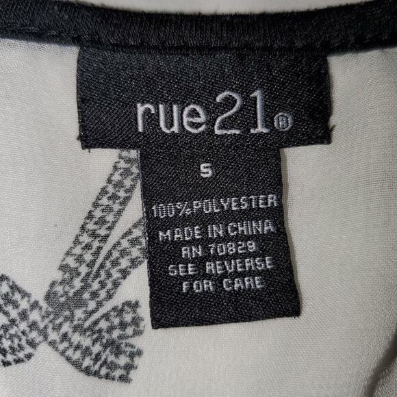 Rue 21 small sheer tank top with sequin accents pockets - Picture 7 of 10